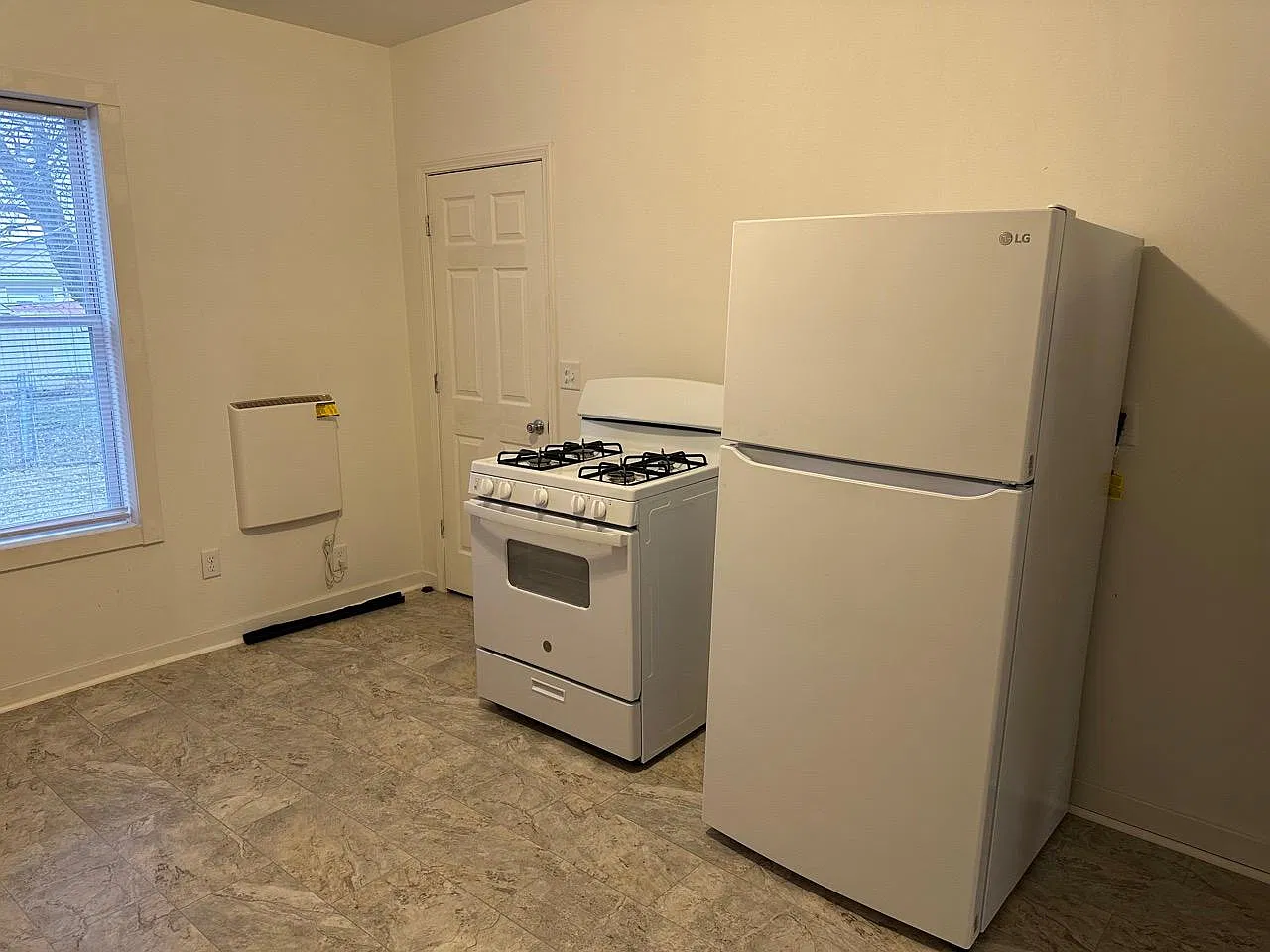 1 bed, 880 sqft, $750 — Photo 1