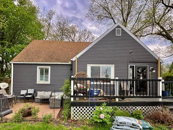 1932 Charles St, South Bend, IN 46637