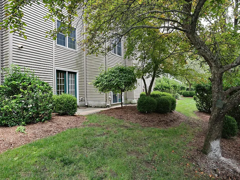 90 Elm St — Photo 19