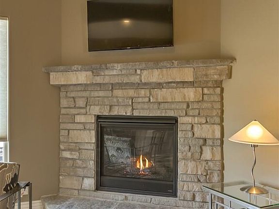 5th image of 825 N 185th St