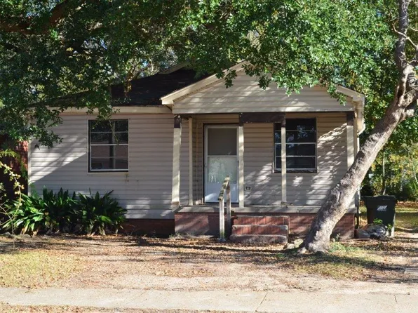 422 Dismukes Ave, Prichard, AL 36610