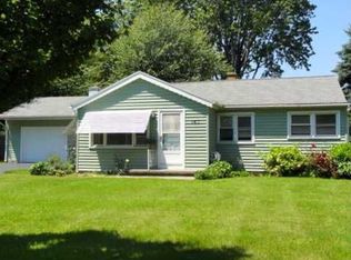 163 Woodcroft Dr, Rochester, NY 14616