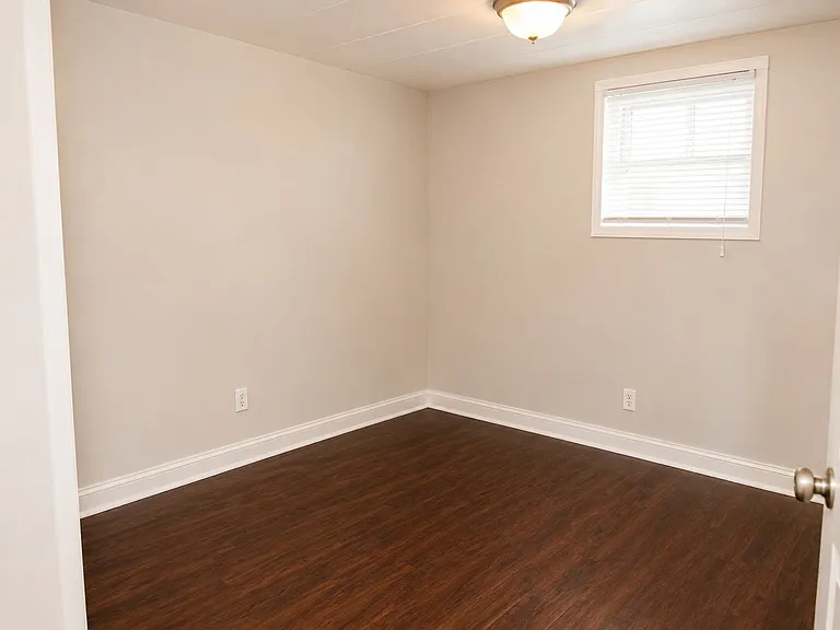 5747 Holden St — Photo 8