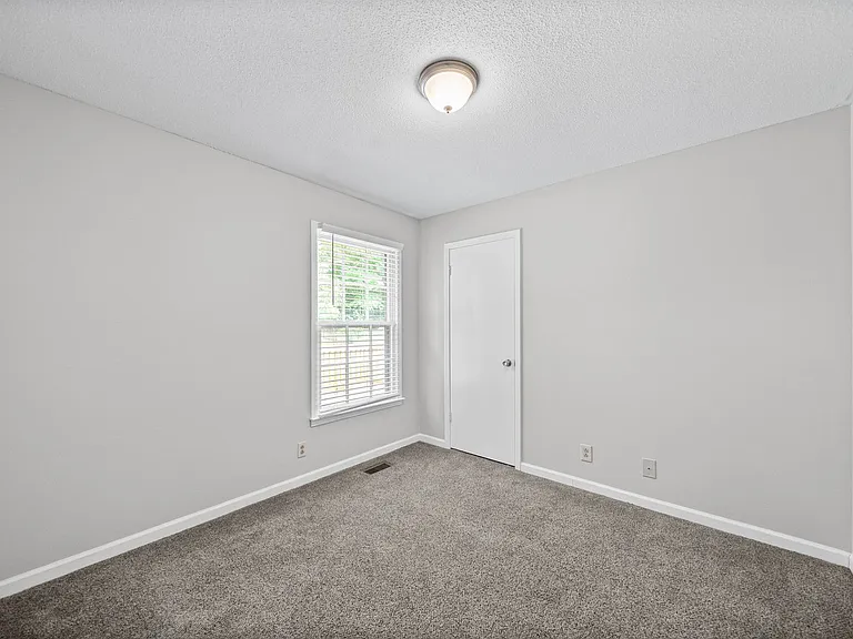 541 Donna Dr — Photo 21