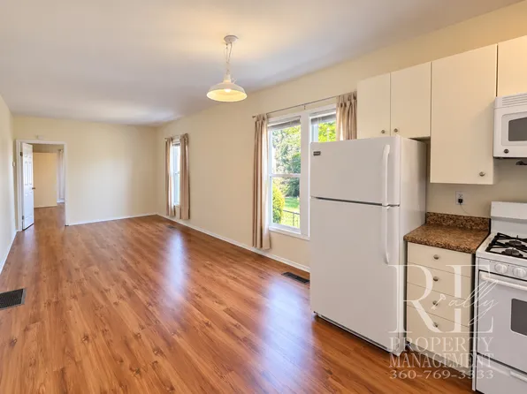 1215 Burwell St APT B, Bremerton, WA 98337