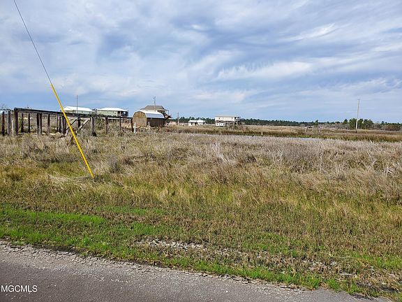 3rd image of 14 Saint Anne Dr