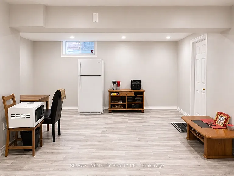 212 Colton Cir — Photo 17