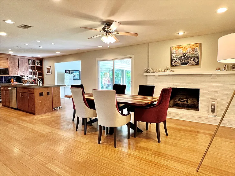 3421 Dartmoor Dr — Photo 4
