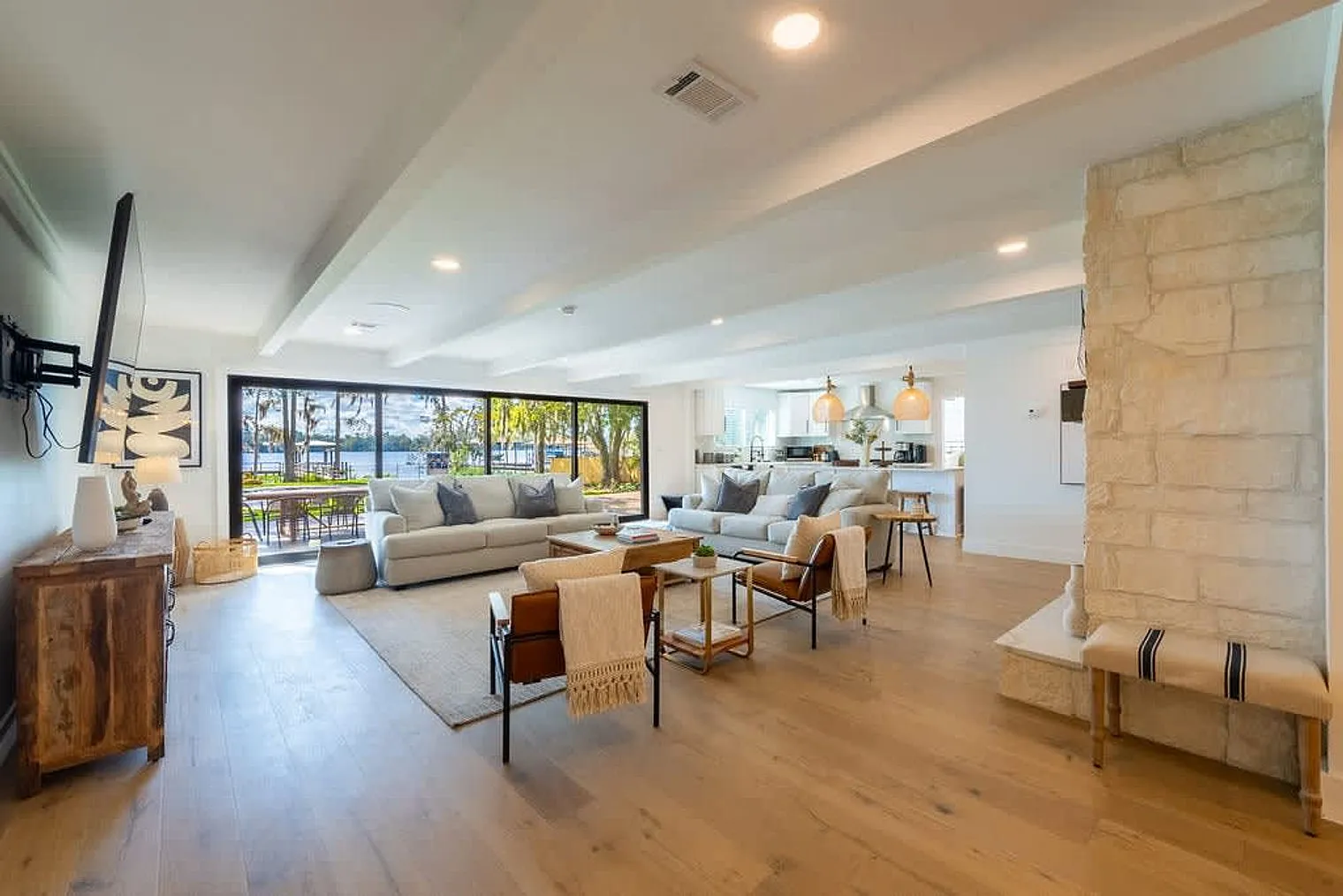 7 bed, 7.0 bath, 5317 sqft, $24,981 — Photo 1
