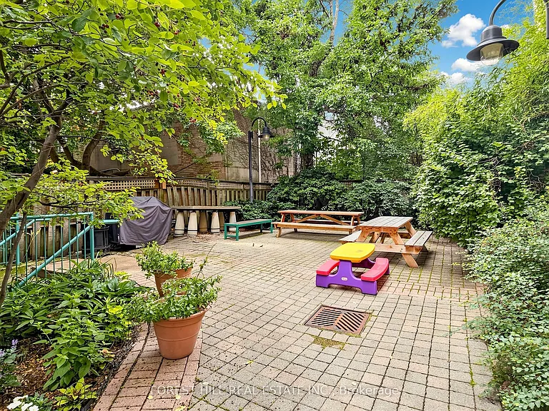 21 Nassau St #301 — Photo 17