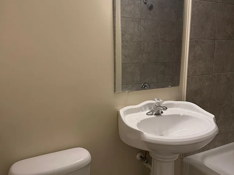 306 N Locust St — Photo 5
