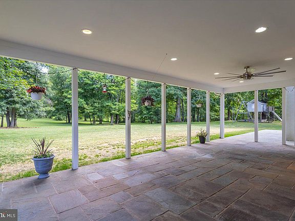 4th image of 5202 Chase Ln