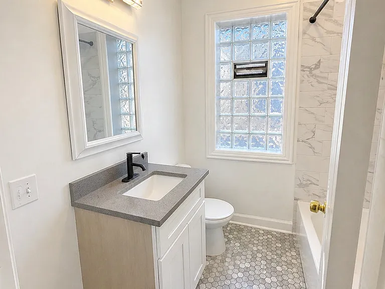 5518 W Melrose St #2 — Photo 3