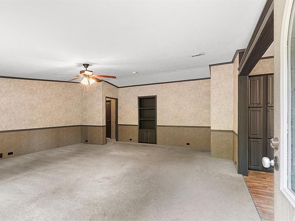 3rd image of 27019 Carol Dr