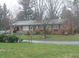 11 Birchway Dr, Chambersburg, PA 17202