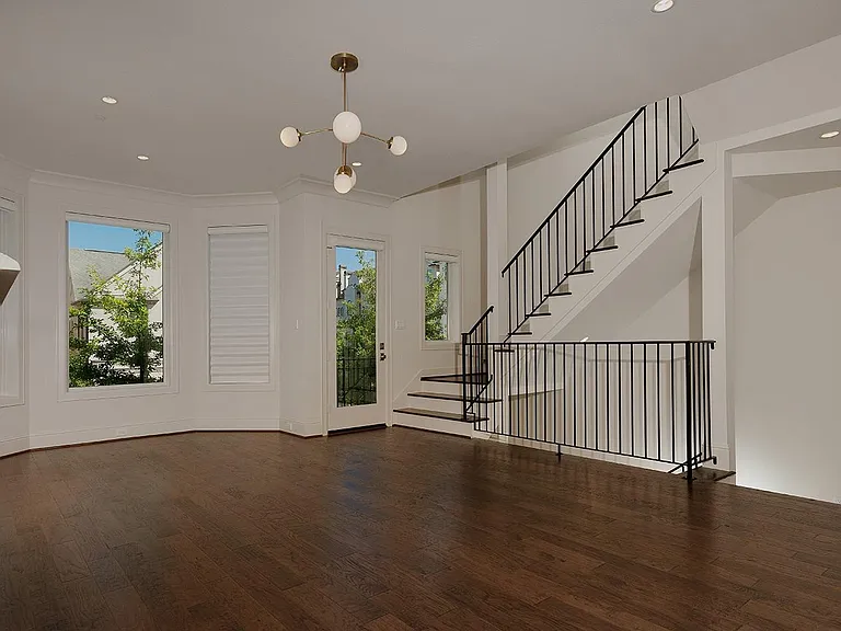 2503 Lake Front Cir — Photo 8