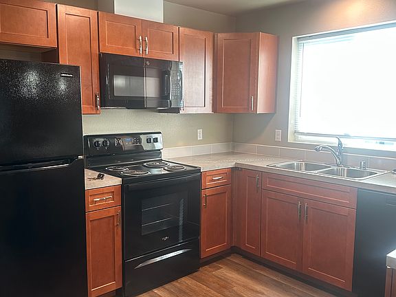 2nd image of 634 Hansen St SE #A