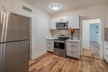 3 bed, 1081 sqft, $2,250 — Photo 3