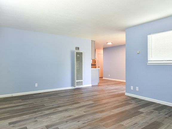 3rd image of 2351-2355 20th Ave #2355-20