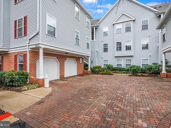 2nd image of 5839 Wyndham Cir Unit 305