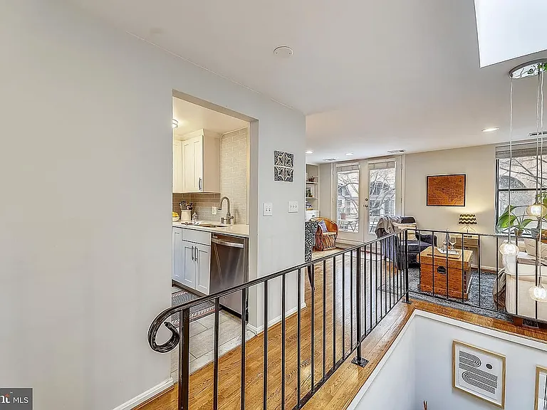 1124 25th St NW #201 — Photo 6
