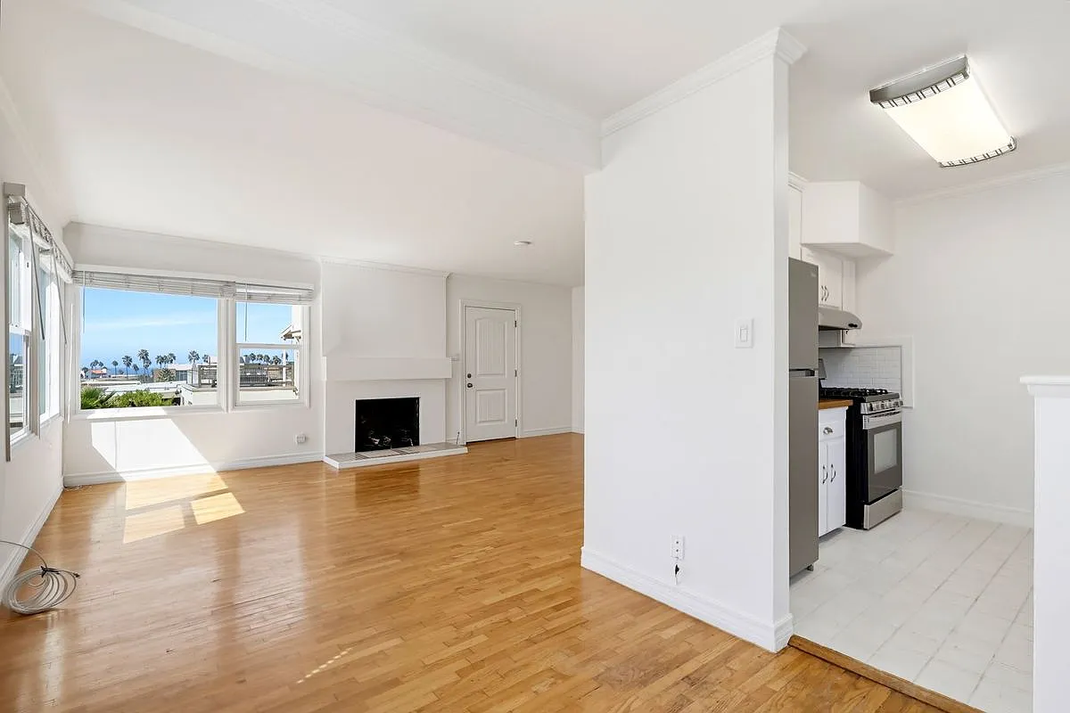 222 Palos Verdes Blvd — Photo 3