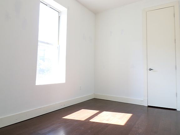 3rd image of 309 Tompkins Ave APT 04B