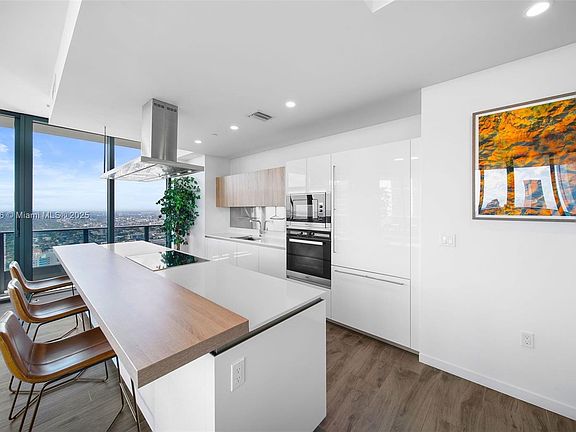 5th image of 1000 Brickell Plz #Penthouse 5002