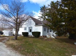 411 W 3rd St, Golden, IL 62339