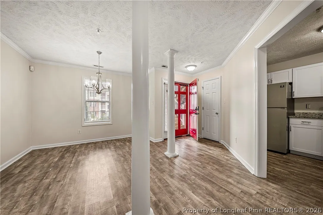 3 bed, 2.0 bath, 1324 sqft, $1,300 — Photo 4