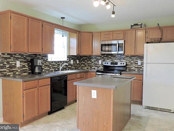 2nd image of 113 Windmill Ln