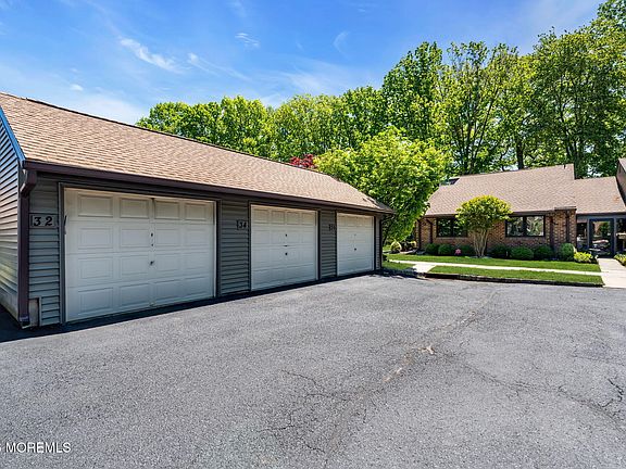 3rd image of 34 Dickinson Court