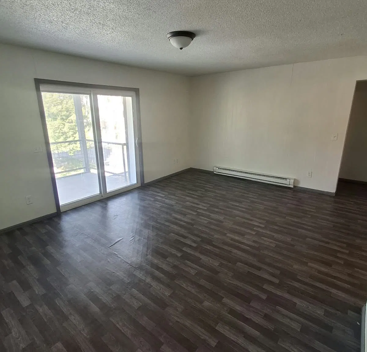 3 bed, 1300 sqft, $1,350 — Photo 2