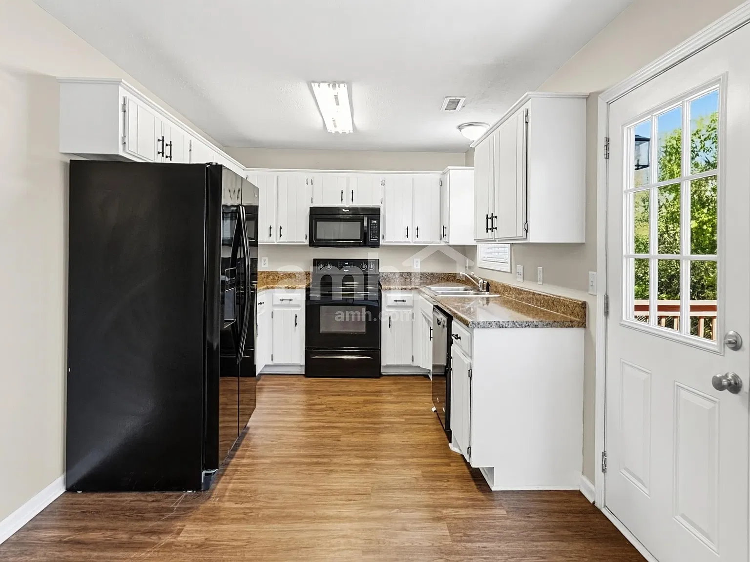 3 bed, 2.0 bath, 1664 sqft, $2,180 — Photo 3