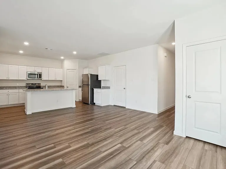 2200 Meadow Park Dr — Photo 8