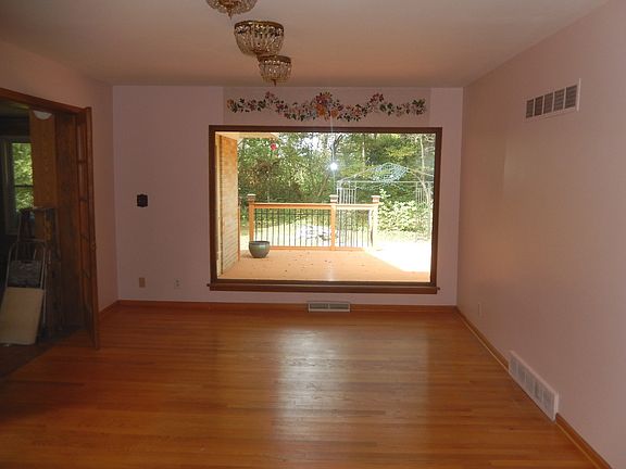4th image of 40W106 Wildwood Dr