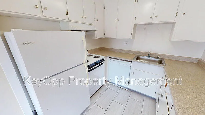 2 bed, 1.0 bath, 821 sqft, $4,995 — Photo 4