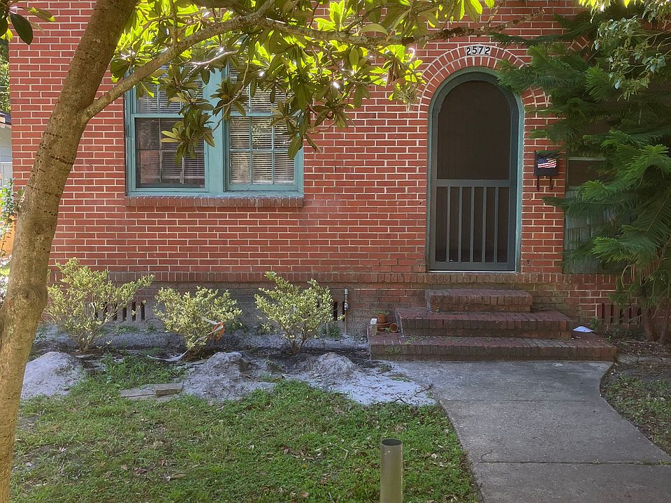 1st image of 2572 Myra St