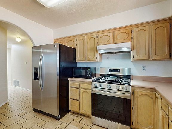 5th image of 916 Lee Trevino Dr