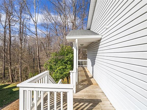 4th image of 630 Balfour Rd