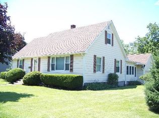 937 Wicker St, Woodstock, IL 60098