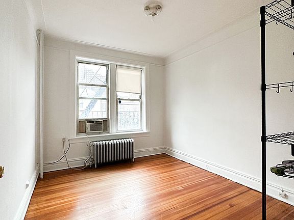 4th image of 25-26 18th St #2R
