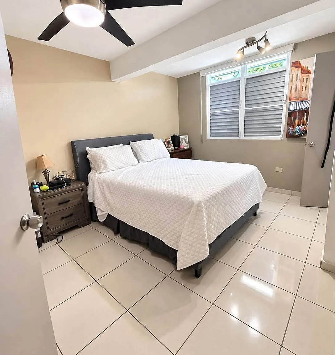 3 bed, $1,600 — Photo 1