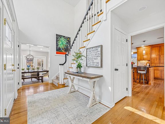 3rd image of 872 Roscommon Rd