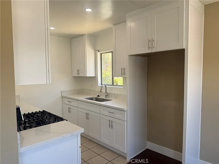 600 E Acacia Ave #6 — Photo 4