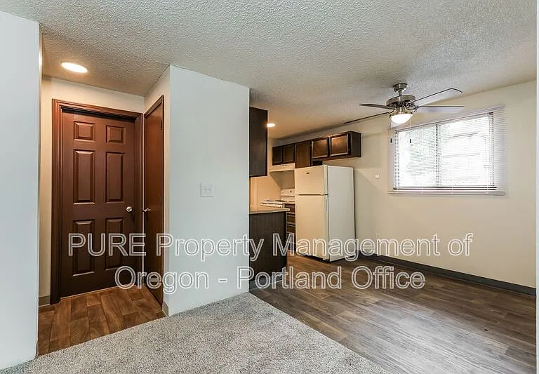 Parkway Garden — Photo 93