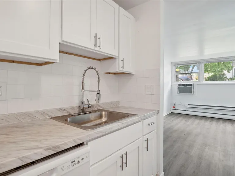 51 Oakland Ave — Photo 6