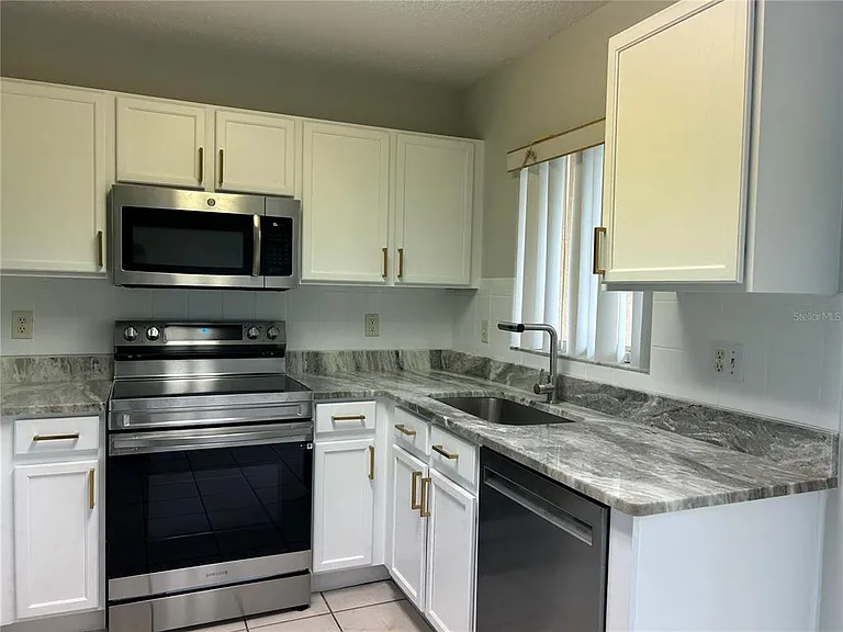 1727 Fluorshire Dr — Photo 15
