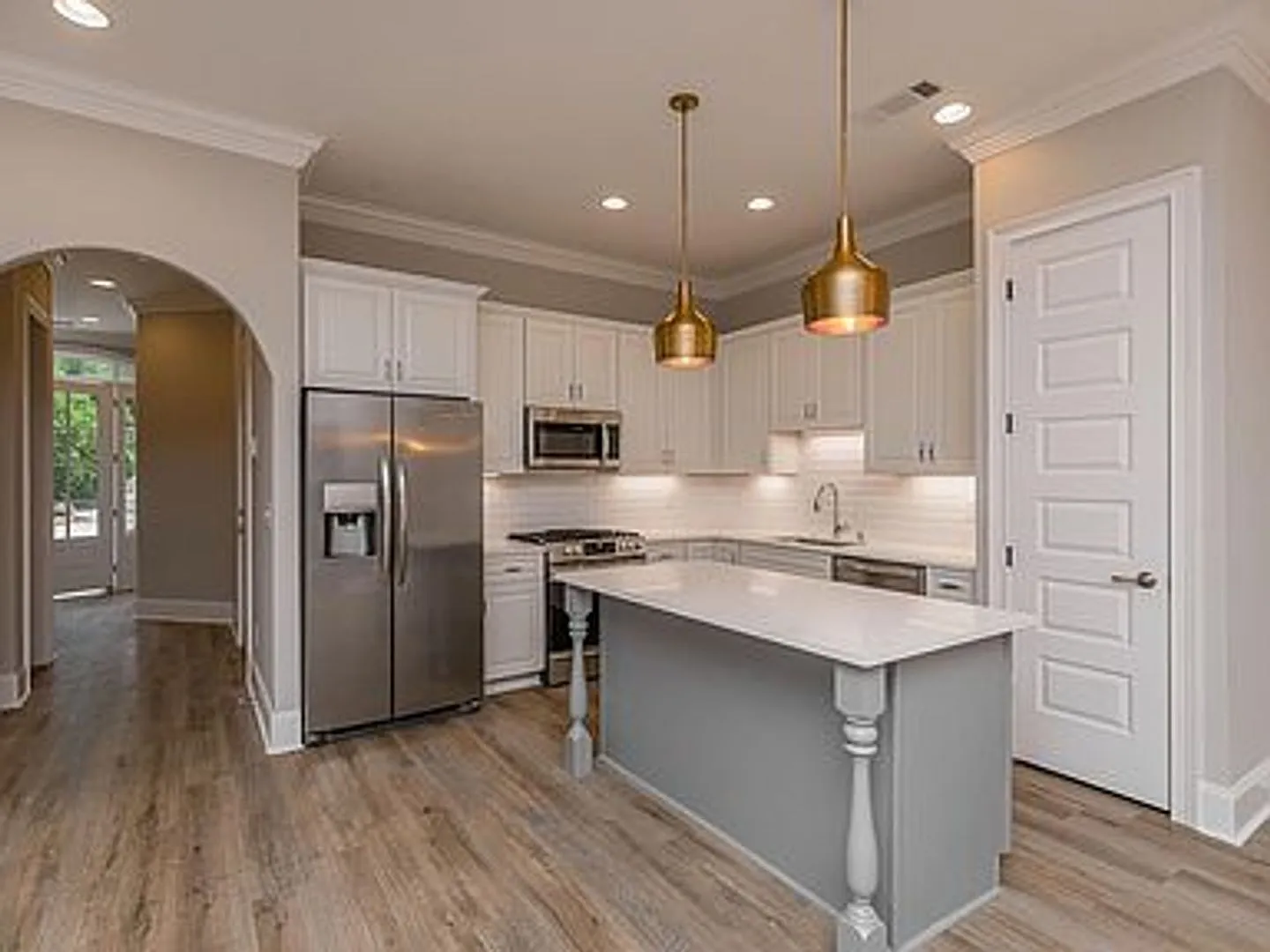 4 Bed | 4 Bath Townhome Minutes from Downtown & Campus Available for Fall 2027! — Photo 1