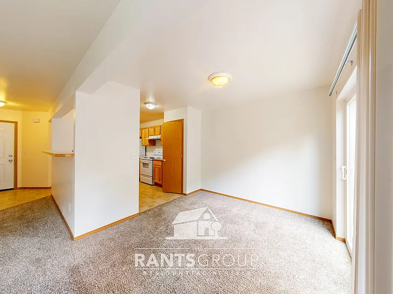 695R — Photo 8